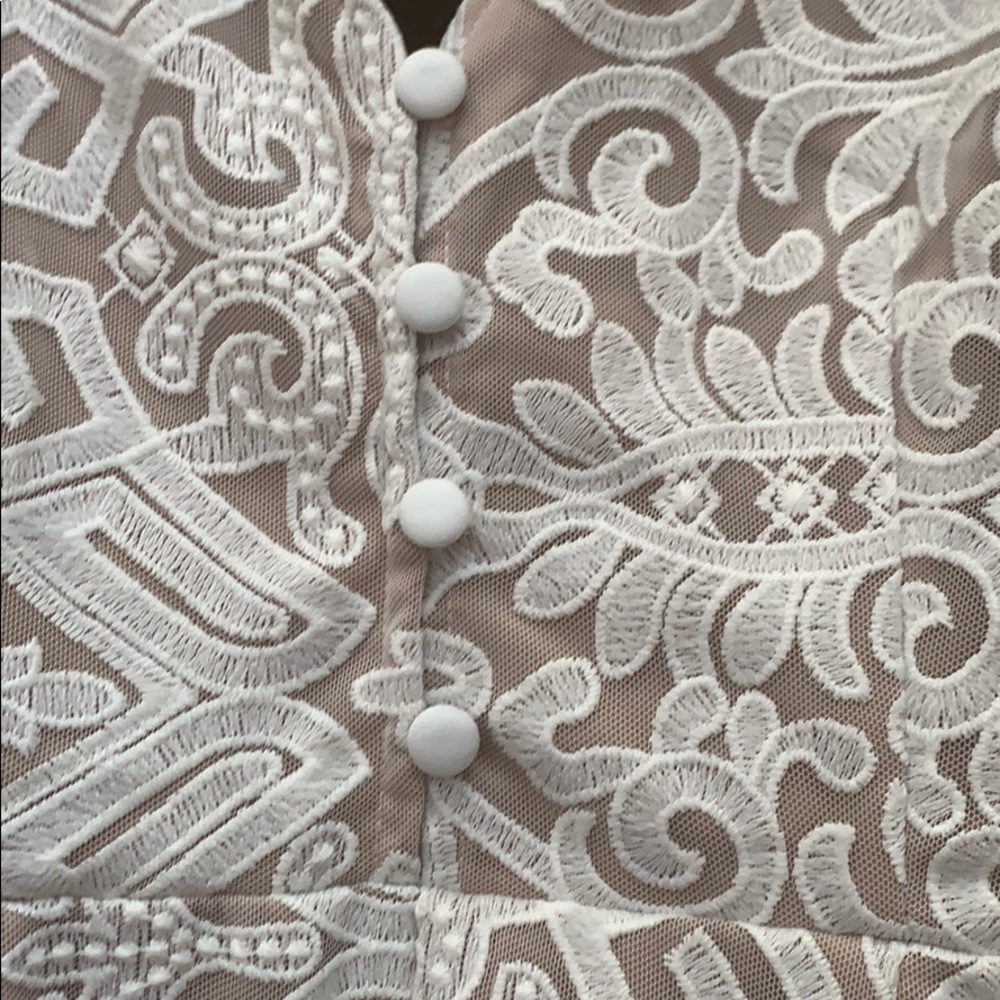 Finders Keepers Sofia Lace Dress - Picture 3 of 7